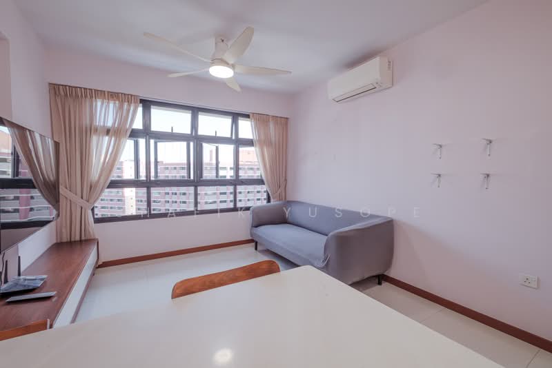 601B Tampines Avenue 9, 601B Tampines Avenue 9, 2 Bedrooms, 732 sqft, HDB Flat For Sale, by Shafik Yusope, 500169133 - Living Room - PropertyGuru.com.sg