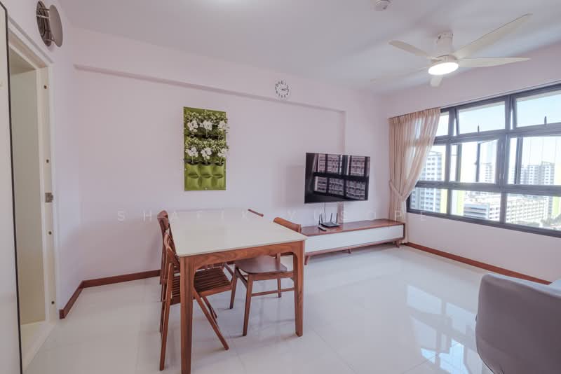 601B Tampines Avenue 9, 601B Tampines Avenue 9, 2 Bedrooms, 732 sqft, HDB Flat For Sale, by Shafik Yusope, 500169133 - Living Room - PropertyGuru.com.sg