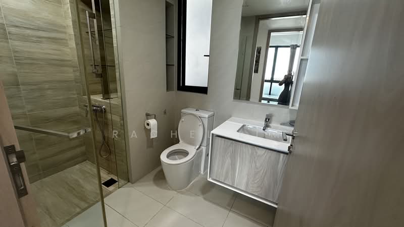 J Gateway, 2 Gateway Drive, 3 Bedrooms, 678 sqft, Condominium For Rent, by Rachel Lim, 500169137 - Bathroom - PropertyGuru.com.sg