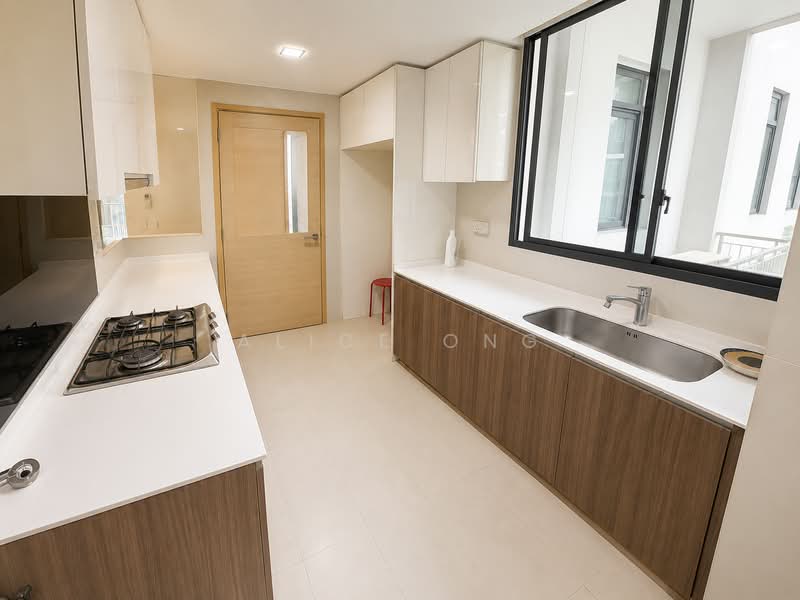 The Luxurie, 21 Compassvale Road, 3 Bedrooms, 1,055 sqft, Condominium For Sale, by Alice Ong, 500169139 - Kitchen - PropertyGuru.com.sg