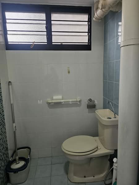 509 West Coast Drive, 509 West Coast Drive, 2 Bedrooms, 667 sqft, HDB Flat For Rent, by M. Selva, 500169144 - Bathroom - PropertyGuru.com.sg