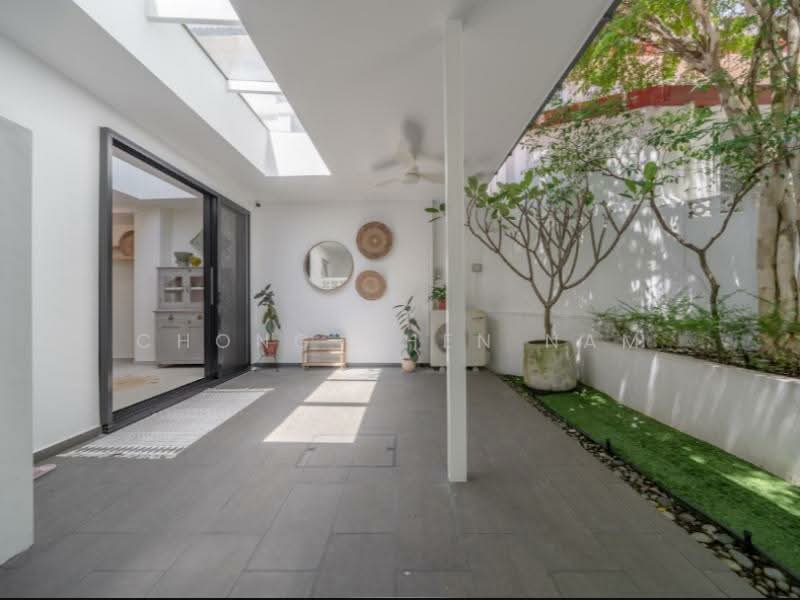 RETRO RENOVATED COSY CORNER TERRACE NEAR MRT. WITHIN 1KM TO HAIG GIRLS' PRI SCH, NEAR JOO CHIAT, LANGSAT, EVERITT, EUNOS MRT, 4 Bedrooms, 3,000 sqft, Corner Terrace For Sale, by Chong Chen Nam, 500169148 - Exterior - PropertyGuru.com.sg