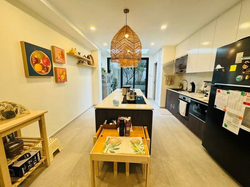 RETRO RENOVATED COSY CORNER TERRACE NEAR MRT. WITHIN 1KM TO HAIG GIRLS' PRI SCH, NEAR JOO CHIAT, LANGSAT, EVERITT, EUNOS MRT, 4 Bedrooms, 3,000 sqft, Corner Terrace For Sale, by Chong Chen Nam, 500169148 - Kitchen - PropertyGuru.com.sg
