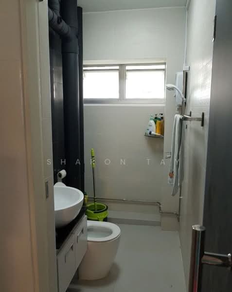 443 Choa Chu Kang Avenue 4, 443 Choa Chu Kang Avenue 4, Room Rental, 100 sqft, HDB Flat For Rent, by Sharon Tay, 500169149 - Bathroom - PropertyGuru.com.sg