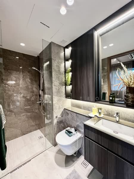 Kassia, 31 Flora Drive, 2 Bedrooms, 753 sqft, Condominium For Sale, by Alson Teo, 500169160 - Bathroom - PropertyGuru.com.sg