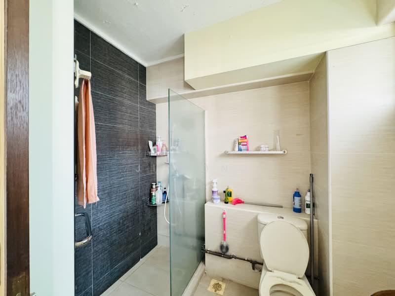 262 Bishan Street 22, 262 Bishan Street 22, 3 Bedrooms, 1,206 sqft, HDB Flat For Sale, by Jin Ong, 500169161 - Bathroom - PropertyGuru.com.sg