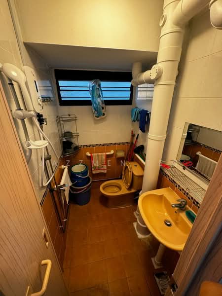434 Clementi Avenue 3, 434 Clementi Avenue 3, 2 Bedrooms, 721 sqft, HDB Flat For Sale, by Jazzmen Teo, 500169164 - Bathroom - PropertyGuru.com.sg