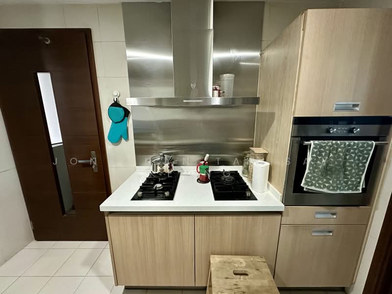 Residences @ Evelyn, 13 Evelyn Road, 3 Bedrooms, 1,528 sqft, Condominium For Rent, by Jonathan Tan Say Keong, 500169168 - Kitchen - PropertyGuru.com.sg