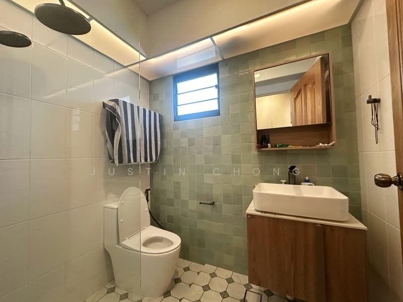 263 Toa Payoh Apex, 263 Toa Payoh East, 2 Bedrooms, 732 sqft, HDB Flat For Rent, by Justin Chong, 500169174 - Attached Bathroom - PropertyGuru.com.sg
