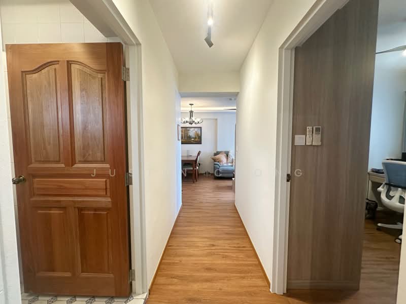 263 Toa Payoh Apex, 263 Toa Payoh East, 2 Bedrooms, 732 sqft, HDB Flat For Rent, by Justin Chong, 500169174 - Corridor - PropertyGuru.com.sg