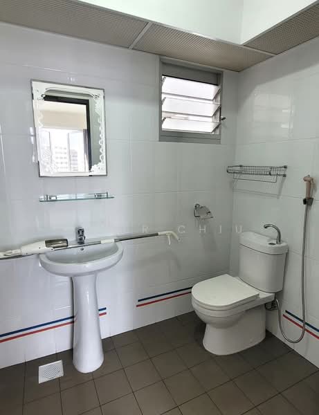 362A Sembawang Crescent, 362A Sembawang Crescent, 2 Bedrooms, 732 sqft, HDB Flat For Sale, by Peter Chiu, 500169177 - Bathroom - PropertyGuru.com.sg