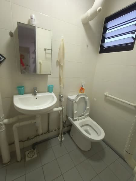 115 Hougang Avenue 1, 115 Hougang Avenue 1, Room Rental, 300 sqft, HDB Flat For Rent, by Alan Huy, 500169179 - Bathroom - PropertyGuru.com.sg