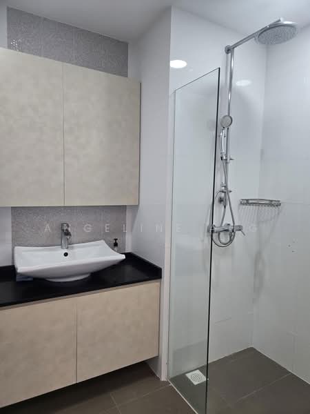 Heron Bay, 63 Upper Serangoon View, 4 Bedrooms, 1,389 sqft, Executive Condominium For Sale, by Angeline Ang, 500169187 - Bathroom - PropertyGuru.com.sg