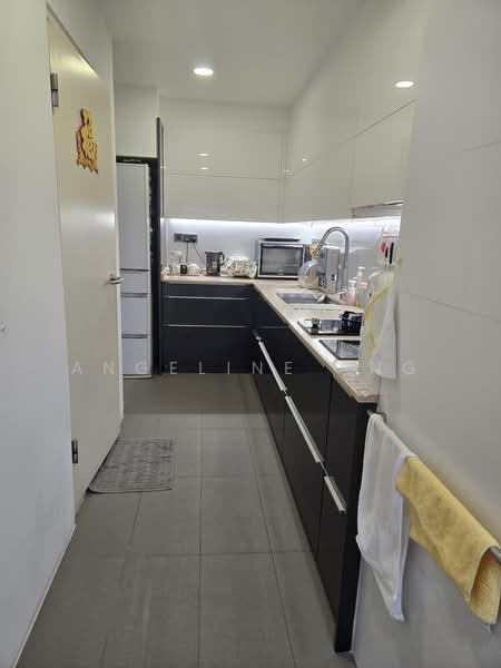 Heron Bay, 63 Upper Serangoon View, 4 Bedrooms, 1,389 sqft, Executive Condominium For Sale, by Angeline Ang, 500169187 - Kitchen - PropertyGuru.com.sg