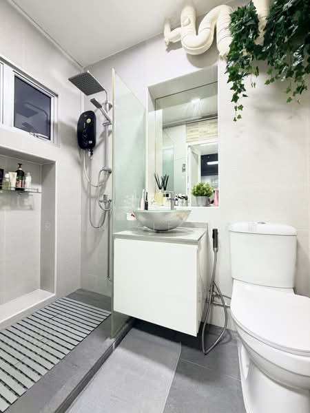 752 Jurong West Street 74, 752 Jurong West Street 74, 4 Bedrooms, 1,539 sqft, HDB Flat For Sale, by Rain Xie 谢燕瑜, 500169190 - Bathroom - PropertyGuru.com.sg