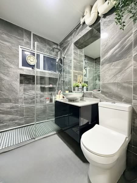 752 Jurong West Street 74, 752 Jurong West Street 74, 4 Bedrooms, 1,539 sqft, HDB Flat For Sale, by Rain Xie 谢燕瑜, 500169190 - Bathroom - PropertyGuru.com.sg