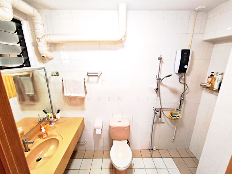 691 Jurong West Central 1, 691 Jurong West Central 1, 3 Bedrooms, 1,065 sqft, HDB Flat For Sale, by Darren Lim, 500169204 - Bathroom - PropertyGuru.com.sg