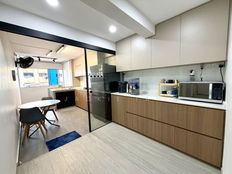 228 Serangoon Avenue 4, 228 Serangoon Avenue 4, 3 Bedrooms, 1,001 sqft, HDB Flat For Sale, by JACKIE TAN, 500169222 - Kitchen - PropertyGuru.com.sg