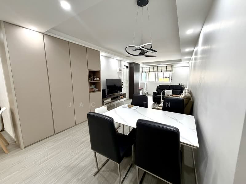228 Serangoon Avenue 4, 228 Serangoon Avenue 4, 3 Bedrooms, 1,001 sqft, HDB Flat For Sale, by JACKIE TAN, 500169222 - Living Room - PropertyGuru.com.sg