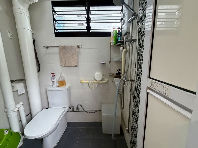 228 Serangoon Avenue 4, 228 Serangoon Avenue 4, 3 Bedrooms, 1,001 sqft, HDB Flat For Sale, by JACKIE TAN, 500169222 - Bathroom - PropertyGuru.com.sg