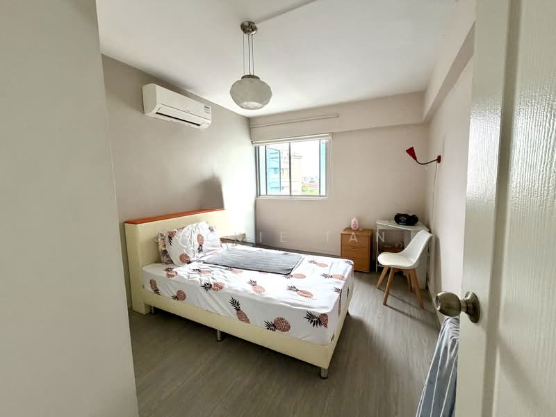 228 Serangoon Avenue 4, 228 Serangoon Avenue 4, 3 Bedrooms, 1,001 sqft, HDB Flat For Sale, by JACKIE TAN, 500169222 - Bedroom - PropertyGuru.com.sg