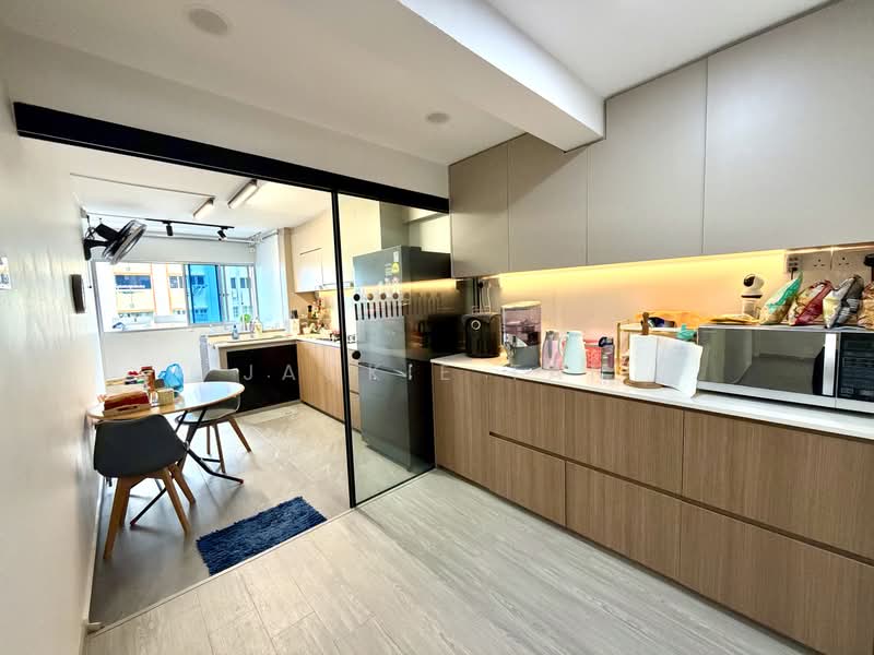 228 Serangoon Avenue 4, 228 Serangoon Avenue 4, 3 Bedrooms, 1,001 sqft, HDB Flat For Sale, by JACKIE TAN, 500169222 - Kitchen - PropertyGuru.com.sg