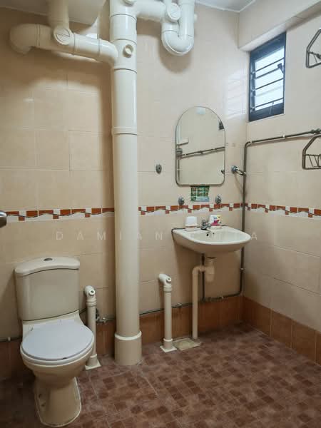 7 Ghim Moh Road, 7 Ghim Moh Road, 3 Bedrooms, 1,227 sqft, HDB Flat For Sale, by Damian Chia, 500169239 - Bathroom - PropertyGuru.com.sg