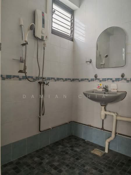 7 Ghim Moh Road, 7 Ghim Moh Road, 3 Bedrooms, 1,227 sqft, HDB Flat For Sale, by Damian Chia, 500169239 - Bathroom - PropertyGuru.com.sg
