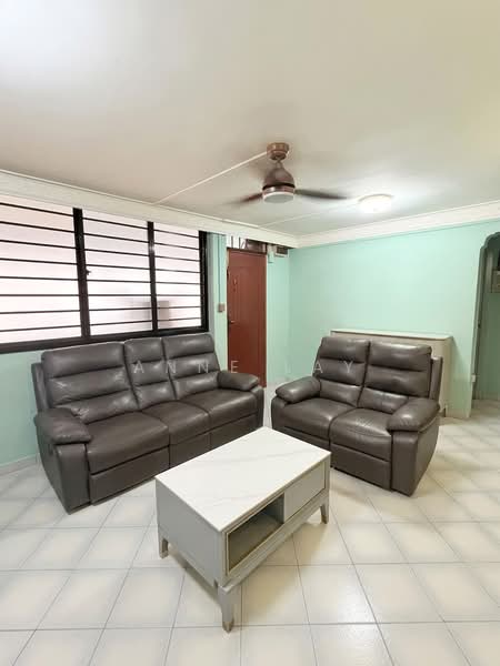 145 Bishan Street 11, 145 Bishan Street 11, 3 Bedrooms, 904 sqft, HDB Flat For Sale, by Anne Lay, 500169240 - Living Room - PropertyGuru.com.sg