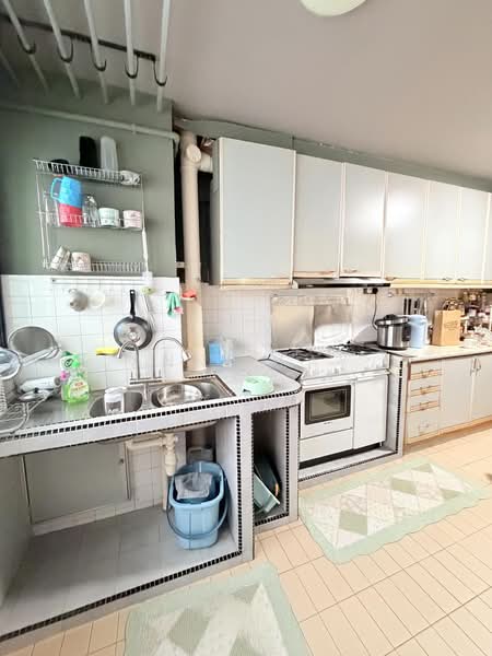 145 Bishan Street 11, 145 Bishan Street 11, 3 Bedrooms, 904 sqft, HDB Flat For Sale, by Anne Lay, 500169240 - Kitchen - PropertyGuru.com.sg