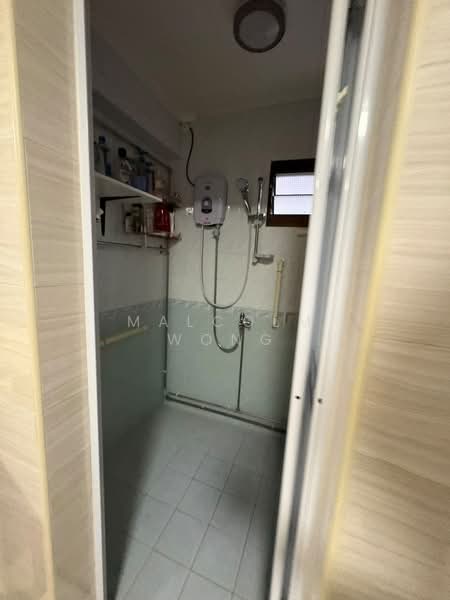 21 Telok Blangah Crescent, 21 Telok Blangah Crescent, 2 Bedrooms, 635 sqft, HDB Flat For Rent, by Malcolm Wong, 500169246 - Bathroom - PropertyGuru.com.sg