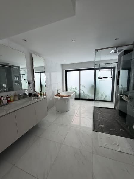 5 lengkok merak, One Tree Hill, 5 Bedrooms, 9,160 sqft, Semi-Detached House For Sale, by Dave Sito, 500169264 - Bathroom - PropertyGuru.com.sg