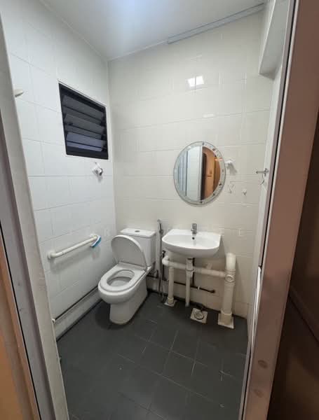 720 Ang Mo Kio Avenue 6, 720 Ang Mo Kio Avenue 6, 2 Bedrooms, 731 sqft, HDB Flat For Rent, by Jerome Tee, 500169280 - Bathroom - PropertyGuru.com.sg