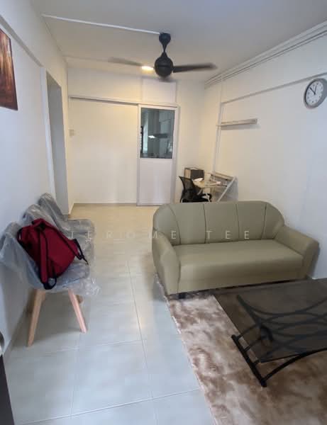 720 Ang Mo Kio Avenue 6, 720 Ang Mo Kio Avenue 6, 2 Bedrooms, 731 sqft, HDB Flat For Rent, by Jerome Tee, 500169280 - Living Room - PropertyGuru.com.sg