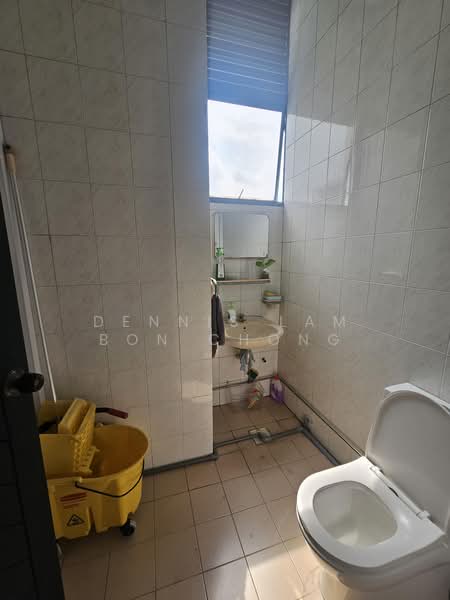Tat Ann Building, 40 Jalan Pemimpin, 1,850 sqft, Light Industrial (B1) For Rent, by Dennis Lam Bon Chong, 500169281 - Bathroom - CommercialGuru.com.sg