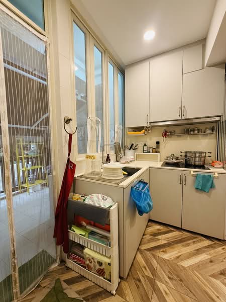 Fontaine Parry, 73 Poh Huat Road, 2 Bedrooms, 1,066 sqft, Condominium For Sale, by Ray Lee, 500169284 - Kitchen - PropertyGuru.com.sg
