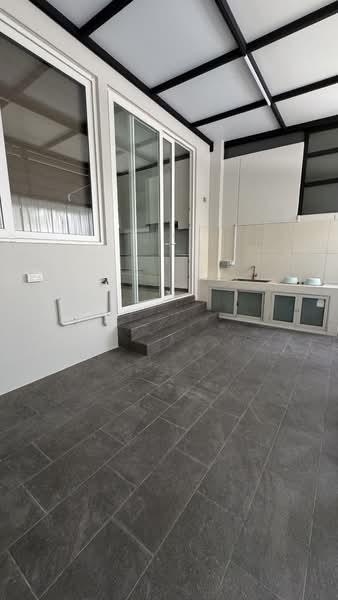 Jalan Pemimpin, Pemimpin Place, Pemimpin Terrace, Jalan Binchang, Clover Way, , 6 Bedrooms, 4,400 sqft, Terraced House For Sale, by Katrina Ng, 500169302 - Kitchen - PropertyGuru.com.sg