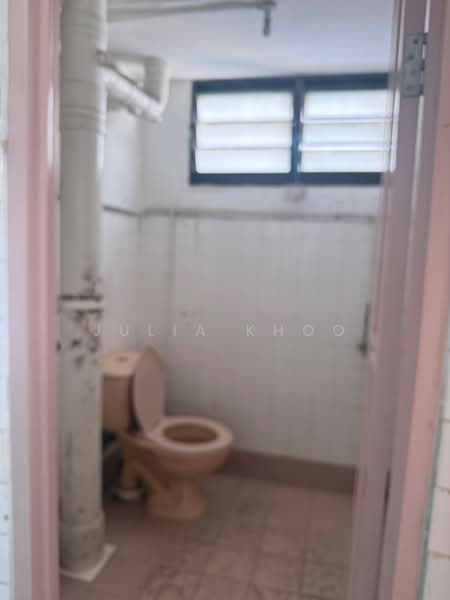 23 Hougang Avenue 3, 23 Hougang Avenue 3, 2 Bedrooms, 786 sqft, HDB Flat For Sale, by Julia Khoo, 500169310 - Bathroom - PropertyGuru.com.sg