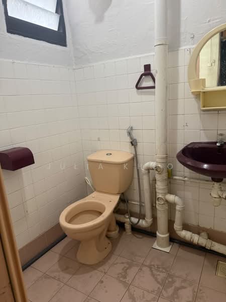 23 Hougang Avenue 3, 23 Hougang Avenue 3, 2 Bedrooms, 786 sqft, HDB Flat For Sale, by Julia Khoo, 500169310 - Bathroom - PropertyGuru.com.sg