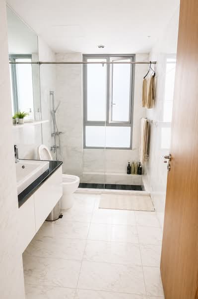 Waterfront Key, 772 Bedok Reservoir Road, 3 Bedrooms, 1,259 sqft, Condominium For Sale, by Ong Beng Yew, 500169316 - Bathroom - PropertyGuru.com.sg