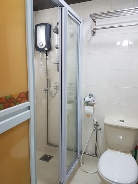 666A Jurong West Street 65, 666A Jurong West Street 65, 4 Bedrooms, 1,399 sqft, HDB Flat For Sale, by Angelia Tan, 500169323 - Master Bathroom - PropertyGuru.com.sg
