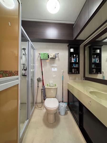 666A Jurong West Street 65, 666A Jurong West Street 65, 4 Bedrooms, 1,399 sqft, HDB Flat For Sale, by Angelia Tan, 500169323 - Master Bathroom - PropertyGuru.com.sg