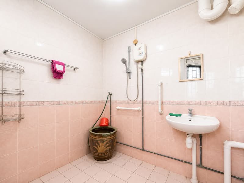 206 Boon Lay Drive, 206 Boon Lay Drive, 3 Bedrooms, 1,291 sqft, HDB Flat For Sale, by Aaron Leong, 500169337 - Bathroom - PropertyGuru.com.sg