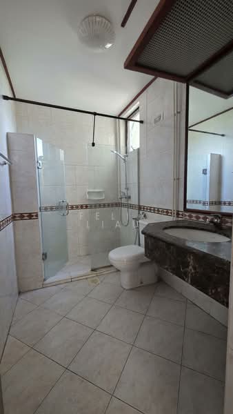 Costa Rhu, 1 Rhu Cross, 3 Bedrooms, 1,647 sqft, Condominium For Sale, by Felix Liau, 500169343 - Bathroom - PropertyGuru.com.sg