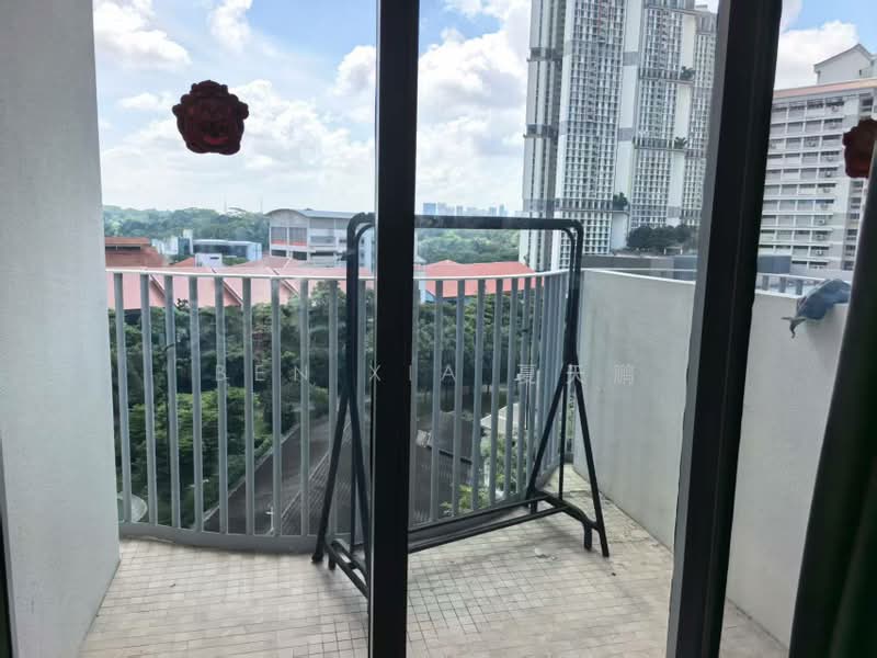Queens Peak, 1 Dundee Road, 3 Bedrooms, 807 sqft, Condominium For Rent, by Ben XIA 夏天鹏, 500169353 - Balcony - PropertyGuru.com.sg