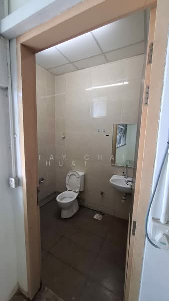 Woodlands Bizhub, 242 Woodlands Industrial Park E5, 916 sqft, Factory / Workshop (B2) For Rent, by Tay Chai Huat (Josh), 500169356 - Bathroom - CommercialGuru.com.sg