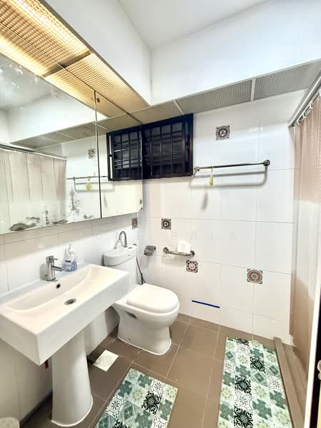 997A Buangkok Crescent, 997A Buangkok Crescent, 3 Bedrooms, 1,001 sqft, HDB Flat For Sale, by June Bala, 500169367 - Bathroom - PropertyGuru.com.sg