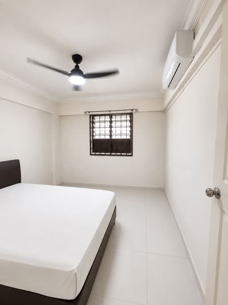 509 Ang Mo Kio Avenue 8, 509 Ang Mo Kio Avenue 8, 2 Bedrooms, 721 sqft, HDB Flat For Sale, by Yvonne Wong, 500169381 - Bedroom - PropertyGuru.com.sg
