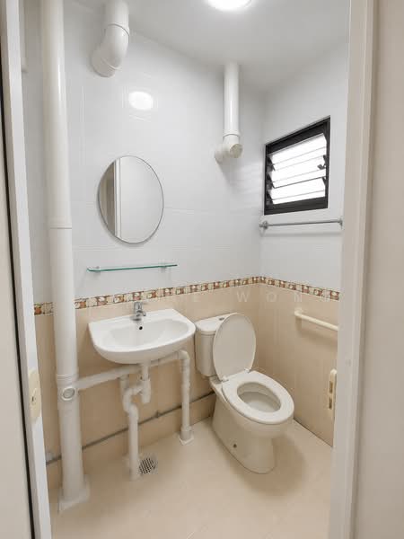 509 Ang Mo Kio Avenue 8, 509 Ang Mo Kio Avenue 8, 2 Bedrooms, 721 sqft, HDB Flat For Sale, by Yvonne Wong, 500169381 - Bathroom - PropertyGuru.com.sg