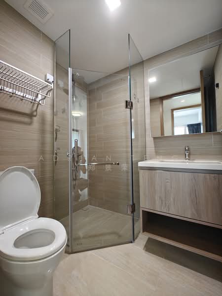 Kingsford Waterbay, 84 Upper Serangoon View, 2 Bedrooms, 689 sqft, Condominium For Sale, by Adrian Teng (郑景荣), 500169389 - Bathroom - PropertyGuru.com.sg